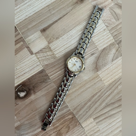 Citizen Ladies Watch Vintage Two Tone Bracelet Cream Round Dial Date Window - Picture 9 of 17